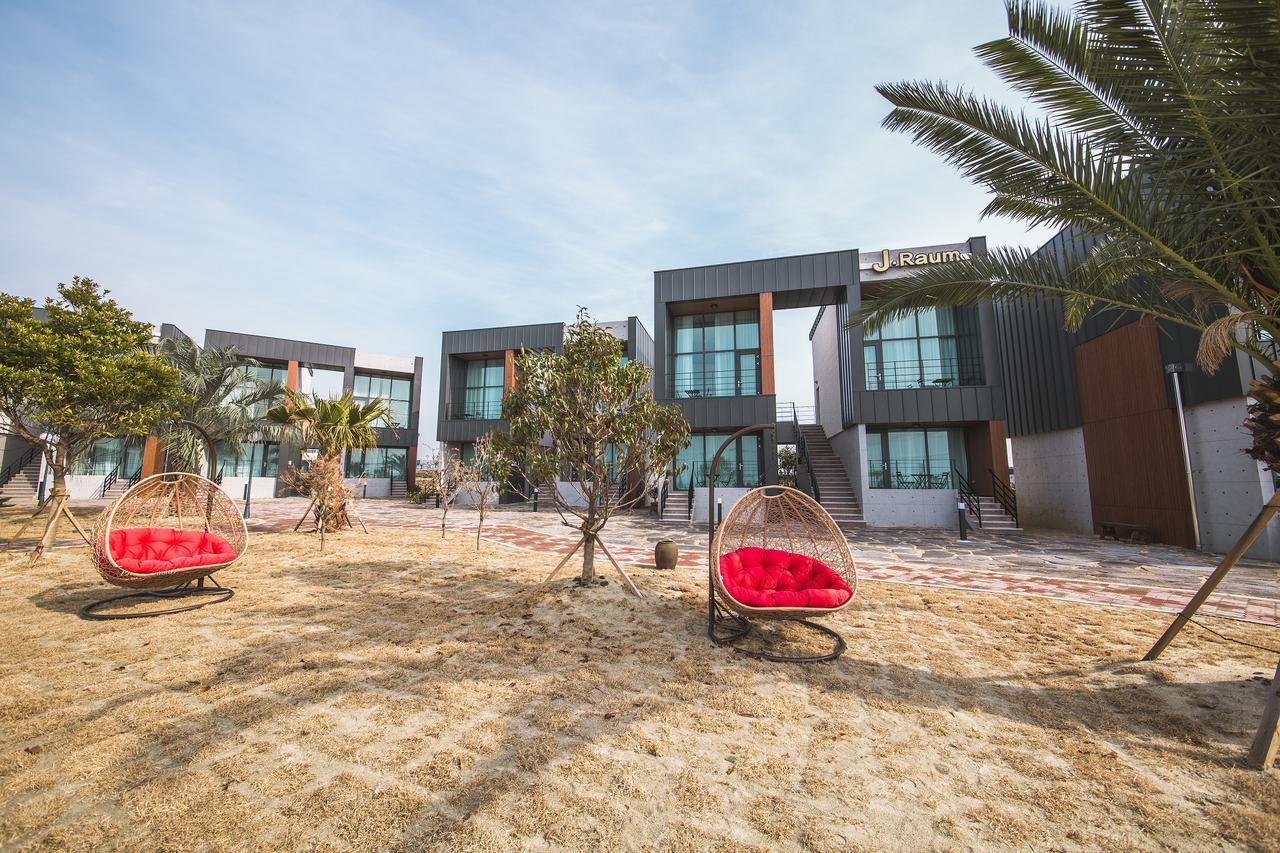 J Raum Resort Seogwipo Exterior foto