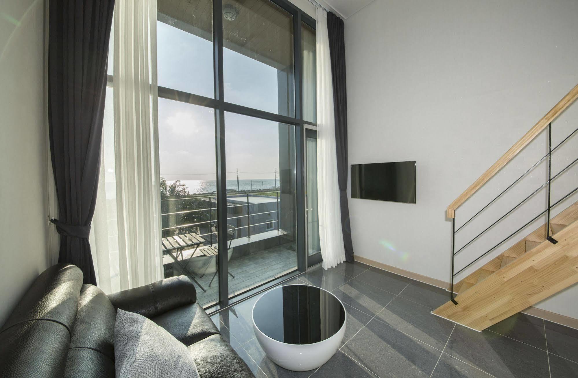J Raum Resort Seogwipo Exterior foto